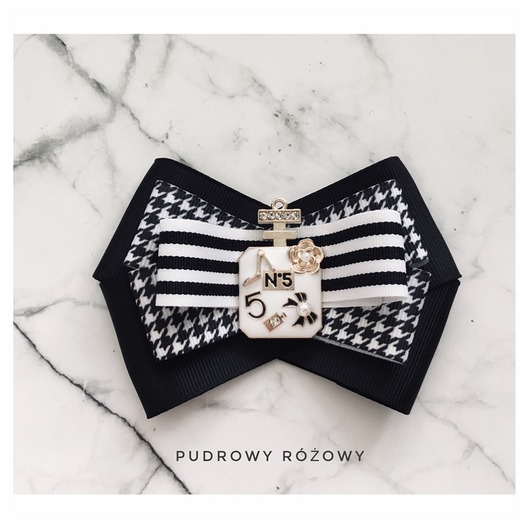 broszki Brosza Black & White   z perfumami New