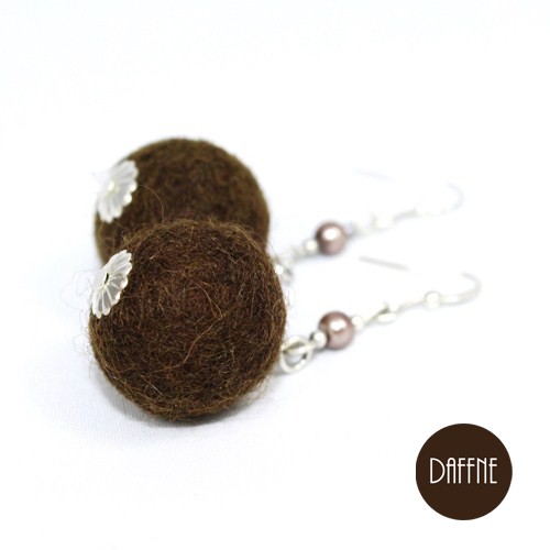 Kolczyki Brown Felt Balls by Daffne LOVINA PRINTS