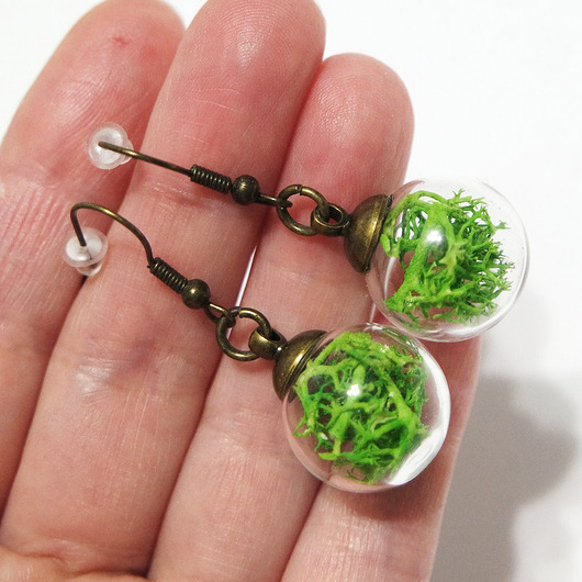 kolczyki szklane Leśne - kolczyki z mchem, brąz