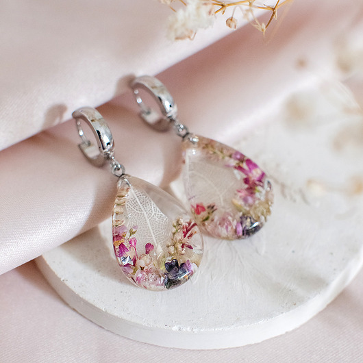 kolczyki z żywicy Kolczyki z kompozycją kwiatową