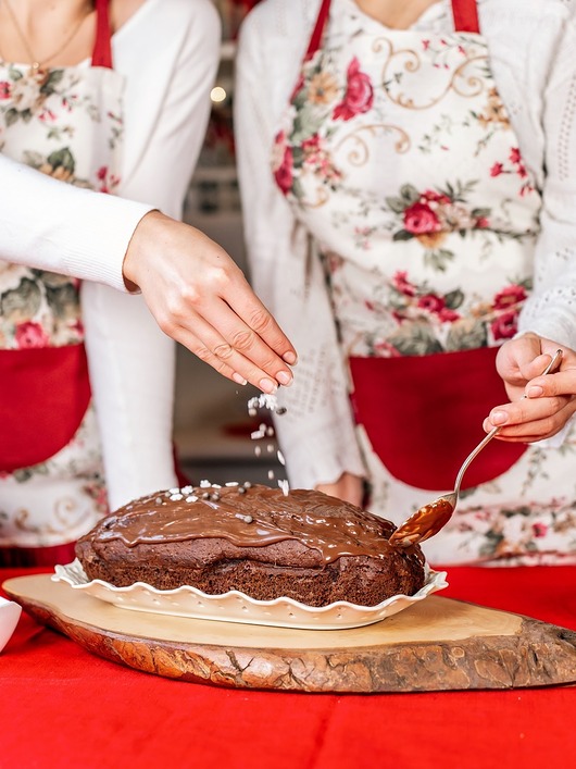 fartuchy kuchenne Elegancki Fartuch Kuchenny w róże - Prezent dla Babci Mamy Córki