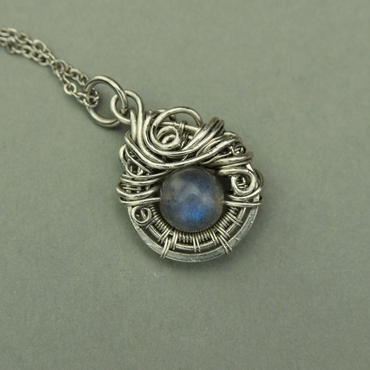 wisiory Mały wisiorek niebieski labradoryt wire wrapping