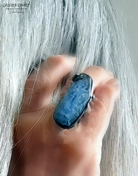 pierścionki - różne Niezwykły pierścień z okazałym dorodnym kianitem handmade PREZENT lux UNIKAT
