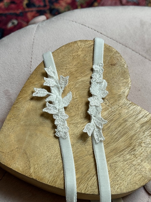 dodatki ślubne Podwiązka Flora