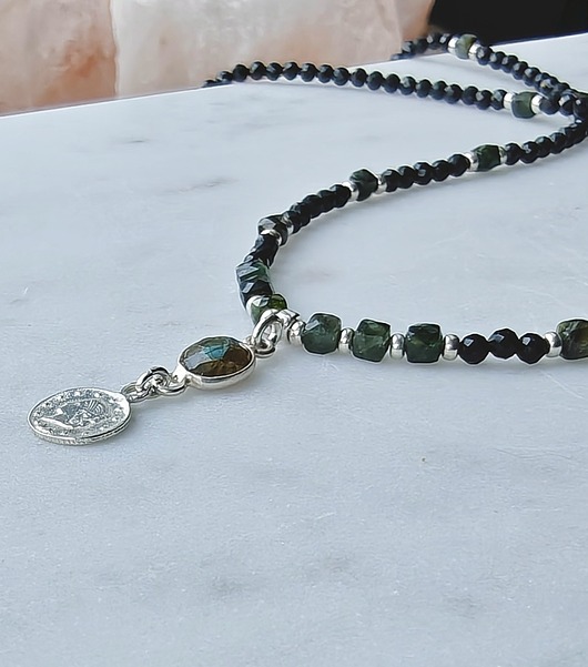 srebrne naszyjniki Nastrojowy naszyjnik z turmalinów z zawieszką, srebrny