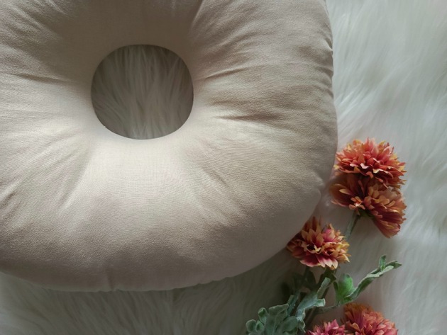 kolczyki - inne Poduszka do Piercingu Ucha Z Otworem Na Gojenie Helix Tragus bawełniana