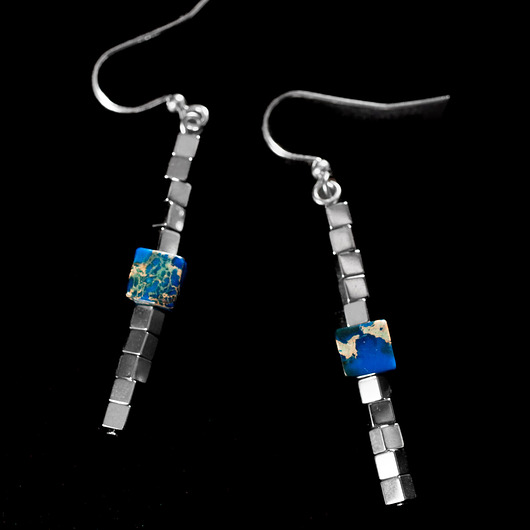 kolczyki srebrne Kolczyki srebrne z jaspisem cesarskim i hematytem. [WK14]