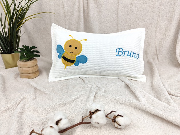 poduszki do pokoju dziecka Personalizowany prezent dla dziecka - imienna poduszka z pszczółką