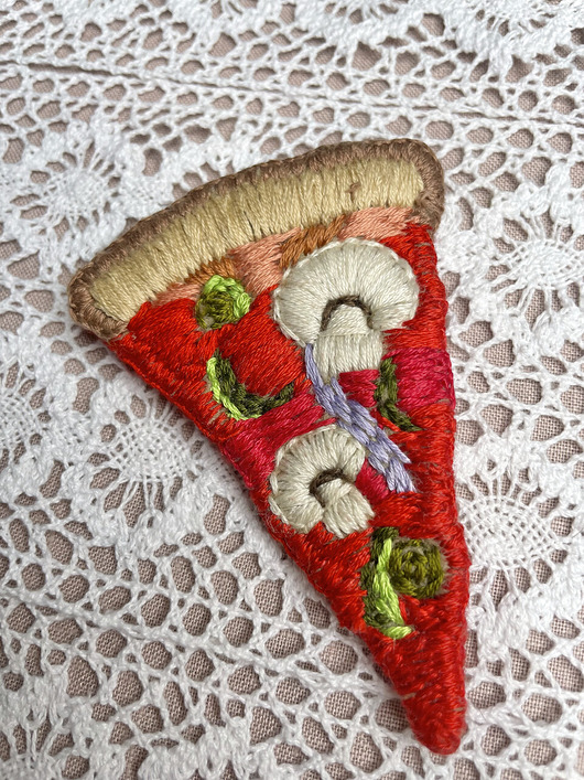 broszki Broszka - pizza z pieczarkami