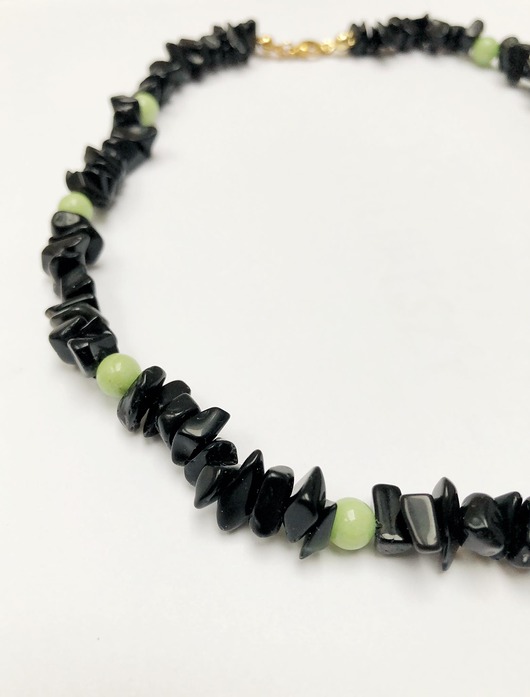 chokery Czarny choker zkamieniami