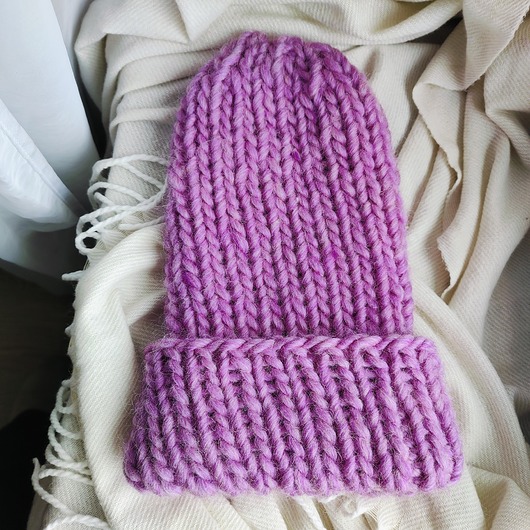 czapki damskie Wełniana czapka na drutach WOOLLY liliowa