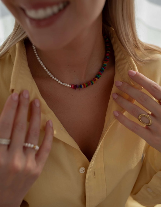 kolczyki pozłacane Kolorowy choker z pereł słodkowodnych i masy perłowej