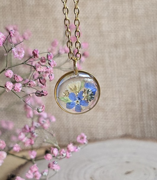 wisiory Łąka kwiatowa Złota zawieszka złoty wisiorek kwiaty żywica