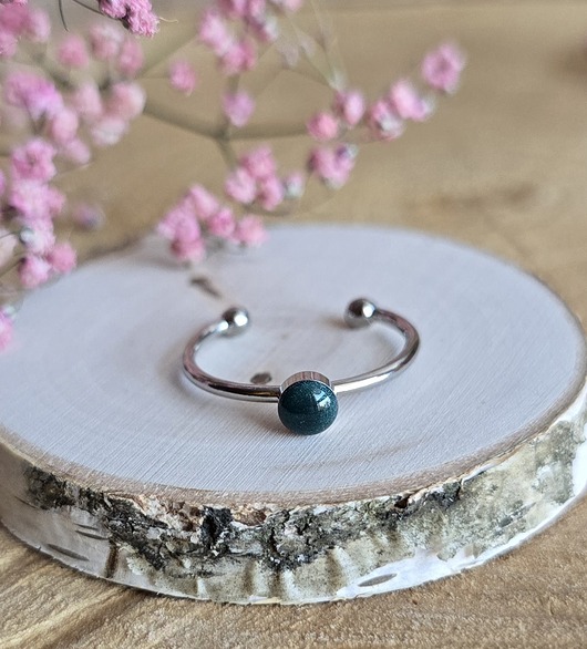 pierścionek z żywicy Pierścionek srebrny zielone oczko zielony minimalistyczny żywica brokatowy