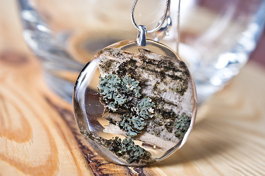Naszyjnik z korą w żywicy So Jewelry