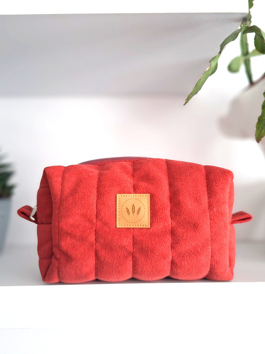 kosmetyczki Welurowa pikowana kosmetyczka Czerwona