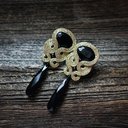 Złoto-czarne, eleganckie kolczyki sutasz Mró Soutache