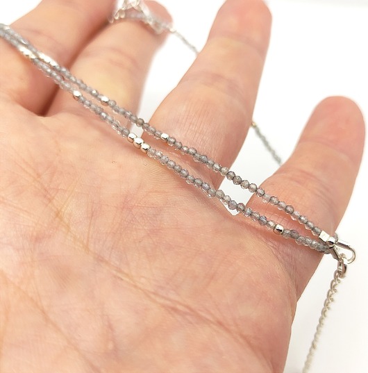 srebrne naszyjniki Lśniąca niteczka: blask labradorytów