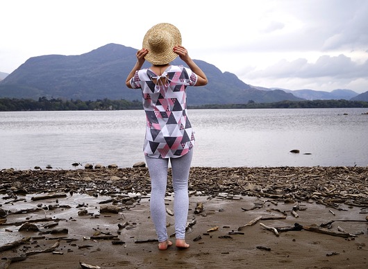 Bluza Asymetryczna Trójkąty Kobieta famstyle
