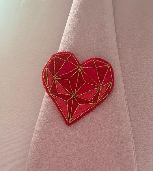 broszki Broszka haftowana serce