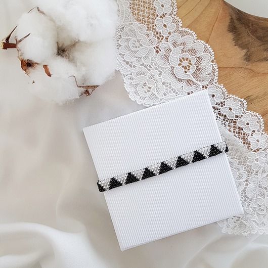Bransoletka trójkąty czarno-srebrne LEI handmade 