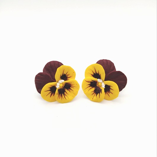kolczyki z masy plastycznej Kwiatowe kolczyki sztyfty z polimerowej gliny Bratki, biżuteria kwiatowa