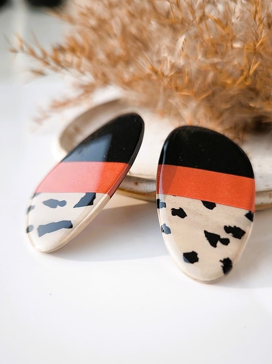 kolczyki z masy plastycznej Asymetryczne kolczyki na sztyft MARYLIN