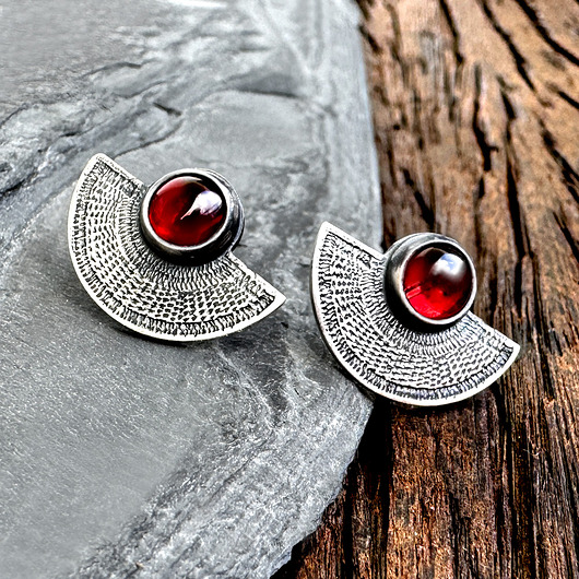 kolczyki srebrne Orientalne kolczyki wkrętki srebrne wachlarze z granatem