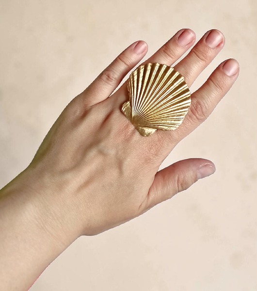 pierścionek z żywicy Pierścień z prawdziwej muszli : złota muszla XXL