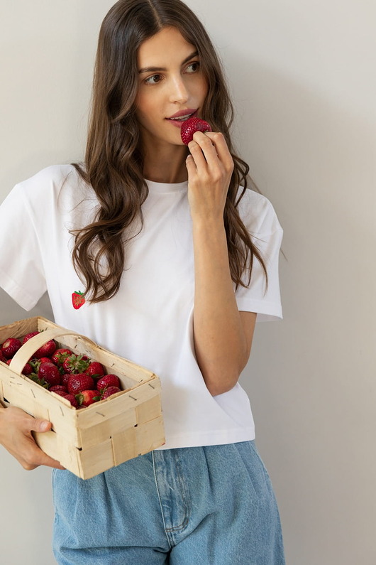 t-shirt damskie T-shirt Crop-Voila Biały Truskawki