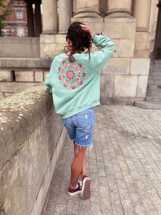 bluza bez kaptura damska Bluza z haftem - Mandala