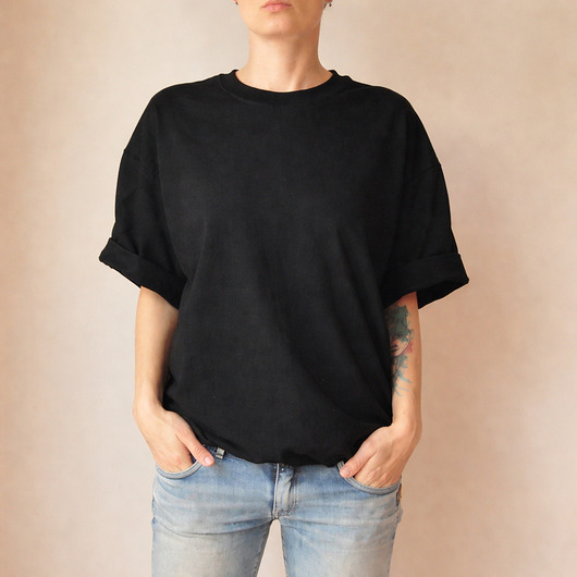 bluza bez kaptura damska Surowa Czarna Bluza 1 z 2 plus Kieszeń