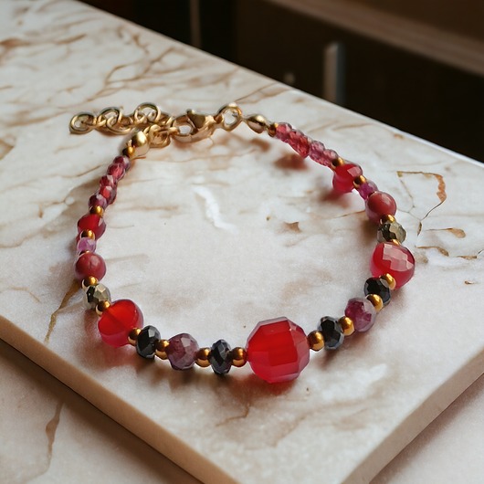 bransoletki z kamieni naturalnych SENSUAL : bransoletka z karneolem, granatem, rubinem.