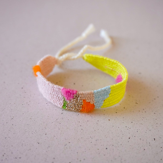 bransoletki na sznurku Kolorowa bransoletka ręcznie tkana na sznurku z nici