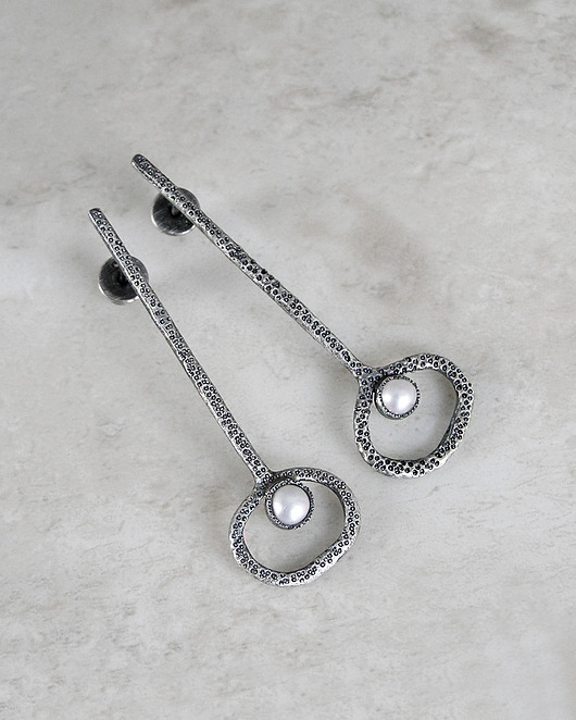 kolczyki srebrne Nowoczesne długie kolczyki- srebro 925, perły