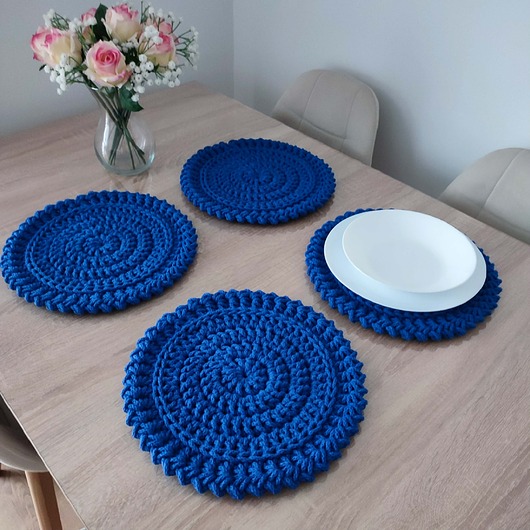 podkładki do kuchni Komplet podkładek szydełkowych pod talerze 4szt 32cm