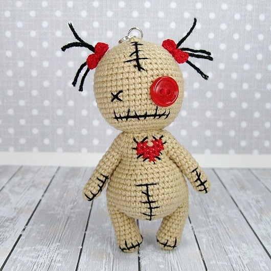 Beżowa laleczka Voodoo Aszkowo