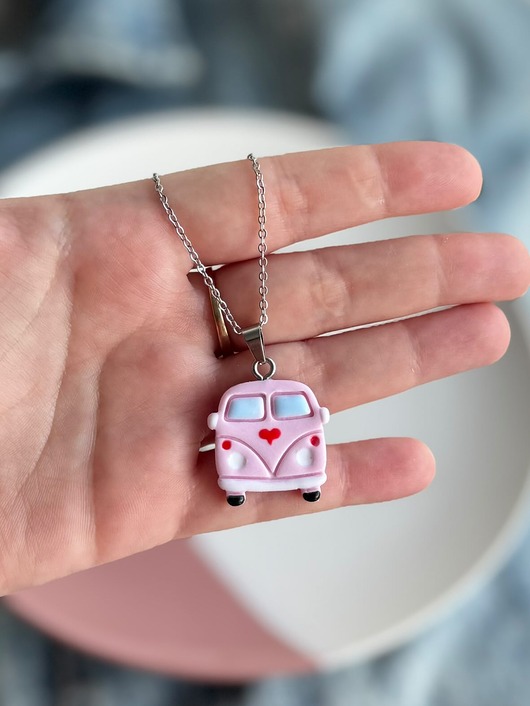 naszyjniki - inne Naszyjnik z  różowym Minivanem