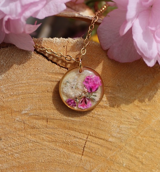 wisiory Vintage rose Złota zawieszka złoty wisiorek prawdziwe kwiaty w żywicy