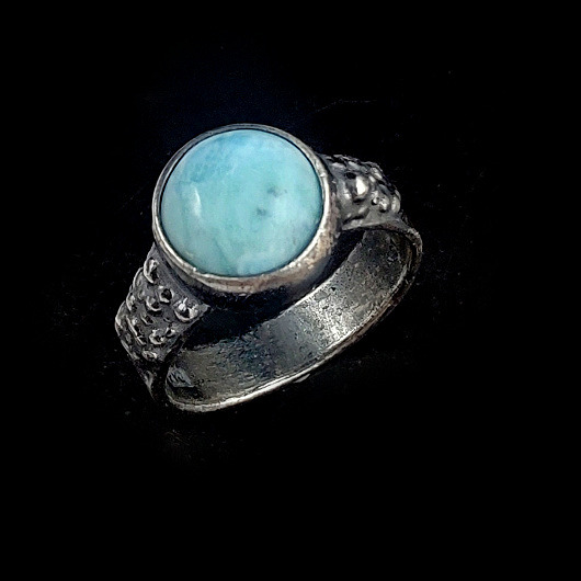 pierścionki srebrne Larimar w deszczu srebra