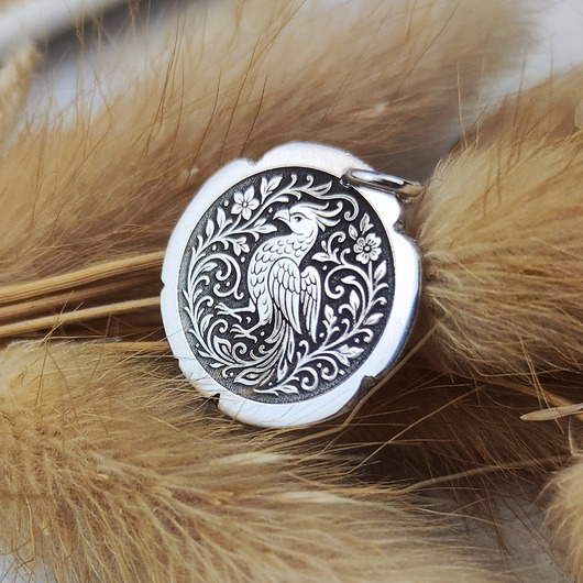 srebrne naszyjniki Mityczny ptak - moneta na szczęście