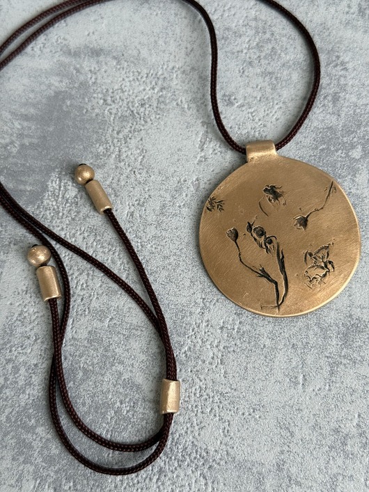 wisiory Wisior z odciskiem prawdziwych roślin