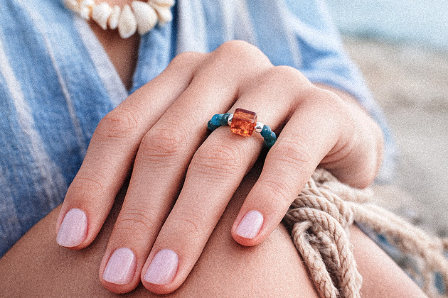 pierścionki elastyczne Pierścionek elastyczny z bursztynem bałtyckim APATYT