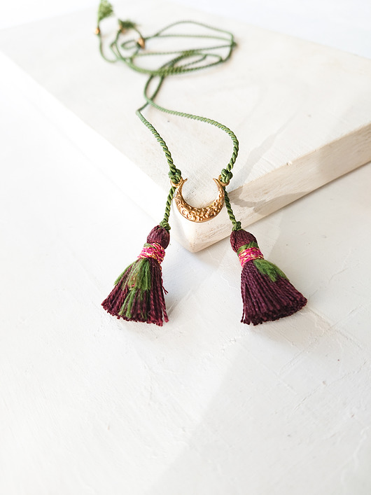 naszyjnik GYPSY MOON chwosty i KSIĘŻYC / jedwab NOMAD ACCESSORIES