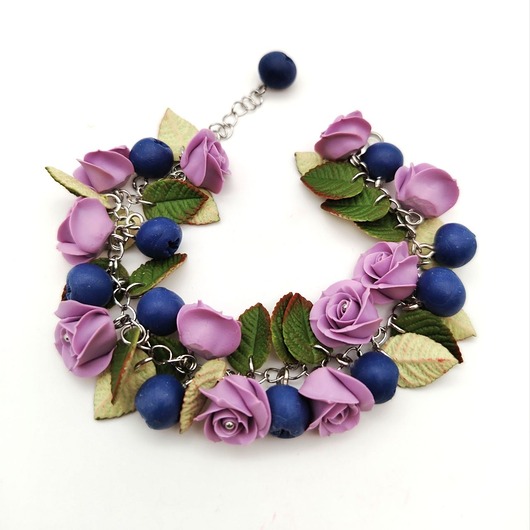 bransoletki - inne Bransoletka z różami i borówkami handmade kwiaty fioletowe prezent