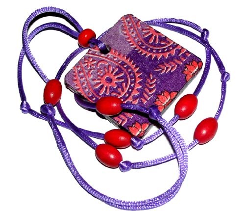 Violet in Red Amelie Decou