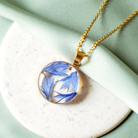 wisiory Wisiorek z płatkami bławatka