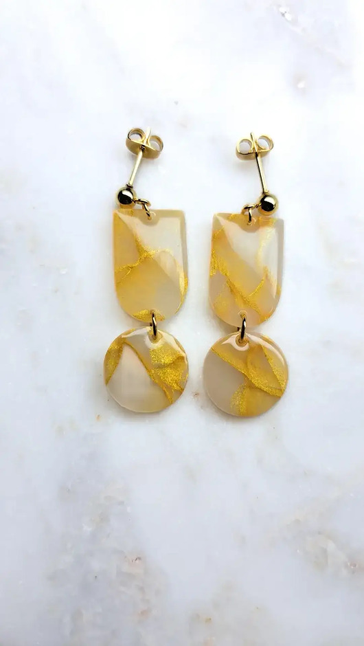 kolczyki z masy plastycznej Złote geometryczne kolczyki sztyfty