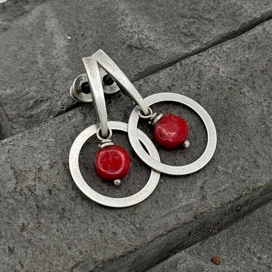 kolczyki z kamieniami Kolczyki koral w kole simple
