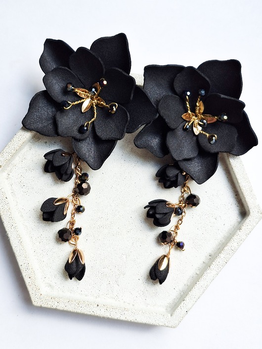 kolczyki pozłacane Długie kolczyki pozłacane czarne kwiaty